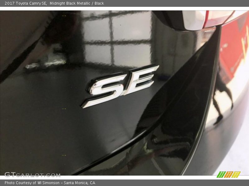 Midnight Black Metallic / Black 2017 Toyota Camry SE