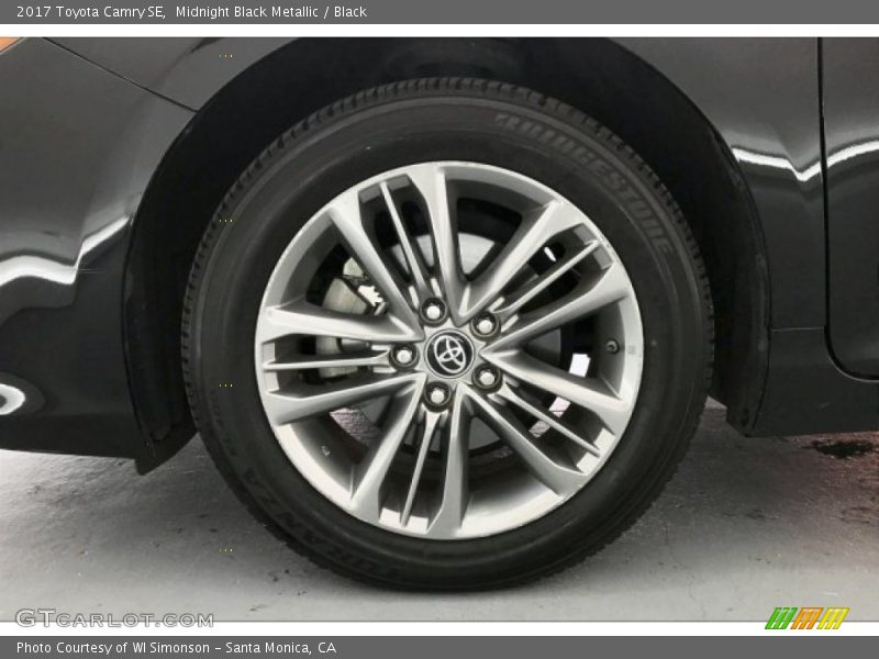 Midnight Black Metallic / Black 2017 Toyota Camry SE