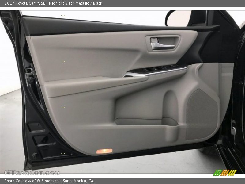 Midnight Black Metallic / Black 2017 Toyota Camry SE