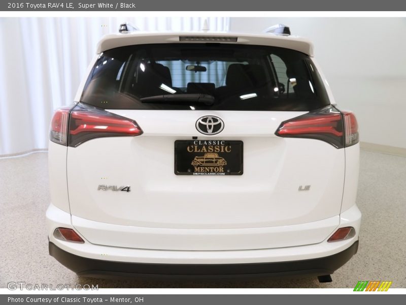 Super White / Black 2016 Toyota RAV4 LE