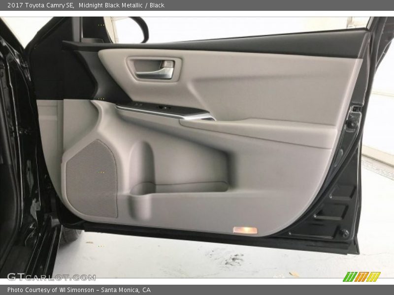 Midnight Black Metallic / Black 2017 Toyota Camry SE