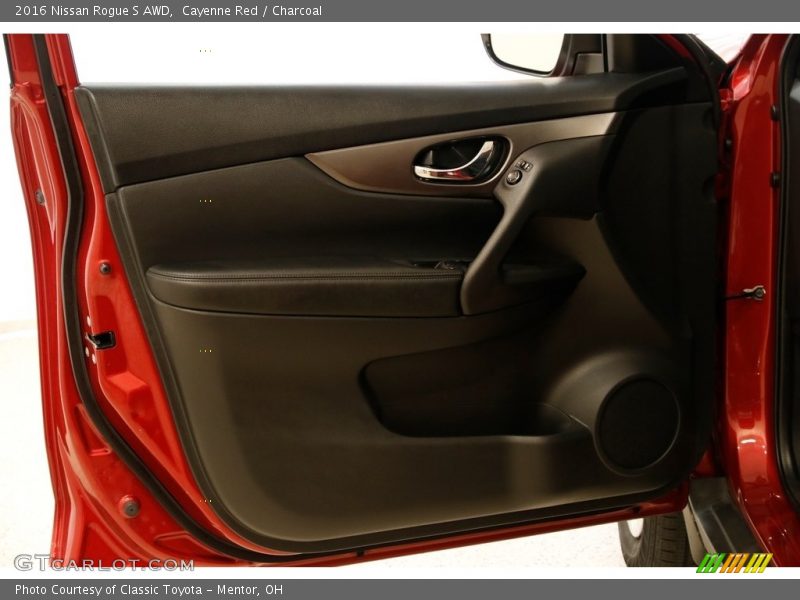 Cayenne Red / Charcoal 2016 Nissan Rogue S AWD