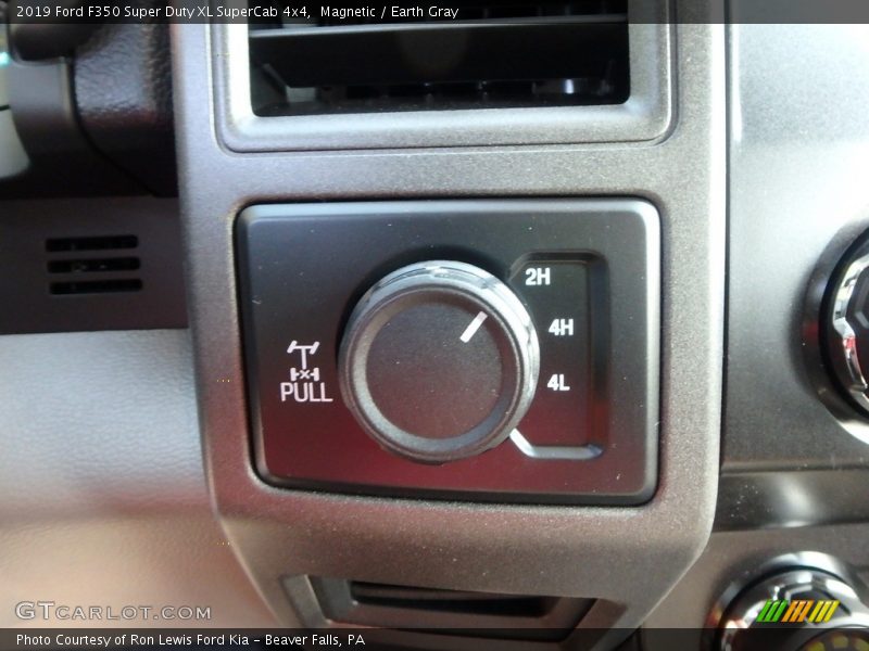Controls of 2019 F350 Super Duty XL SuperCab 4x4