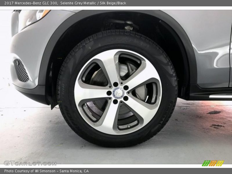 Selenite Grey Metallic / Silk Beige/Black 2017 Mercedes-Benz GLC 300