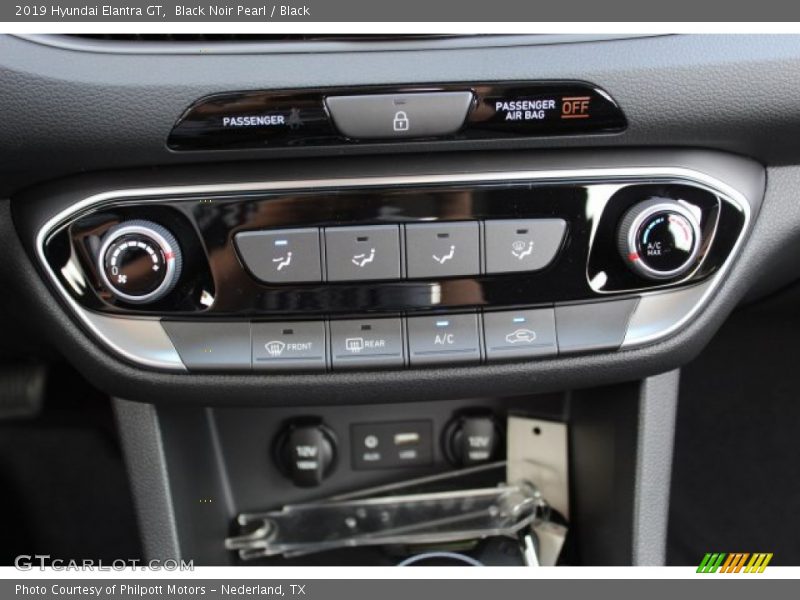 Black Noir Pearl / Black 2019 Hyundai Elantra GT