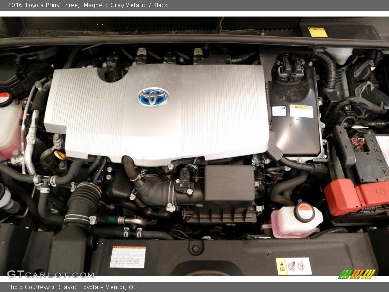 Magnetic Gray Metallic / Black 2016 Toyota Prius Three