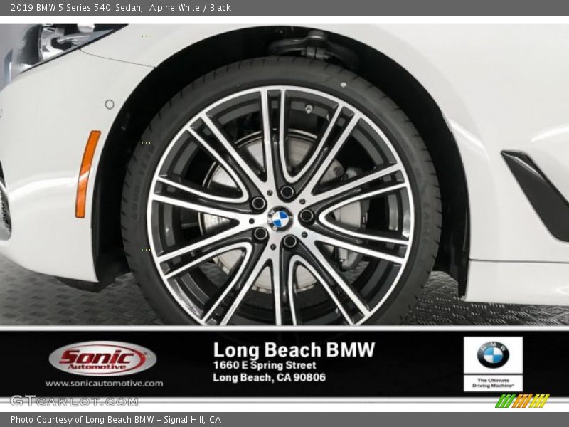 Alpine White / Black 2019 BMW 5 Series 540i Sedan