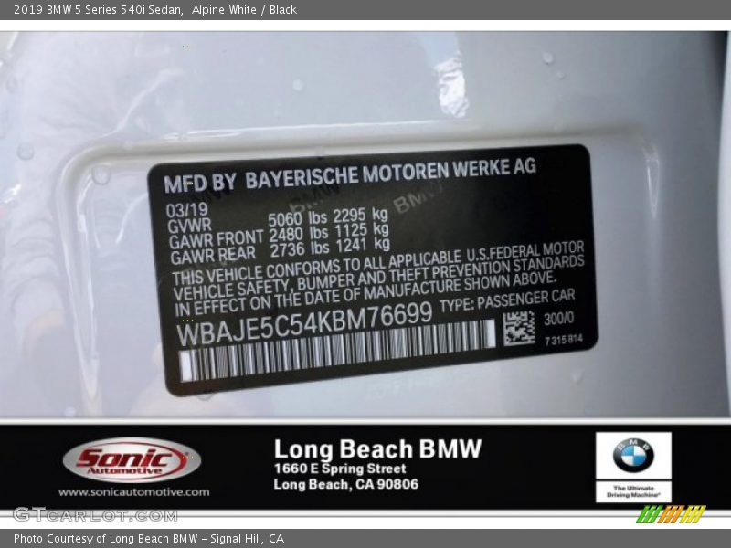 Alpine White / Black 2019 BMW 5 Series 540i Sedan