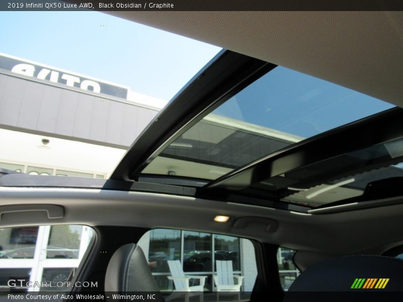 Black Obsidian / Graphite 2019 Infiniti QX50 Luxe AWD