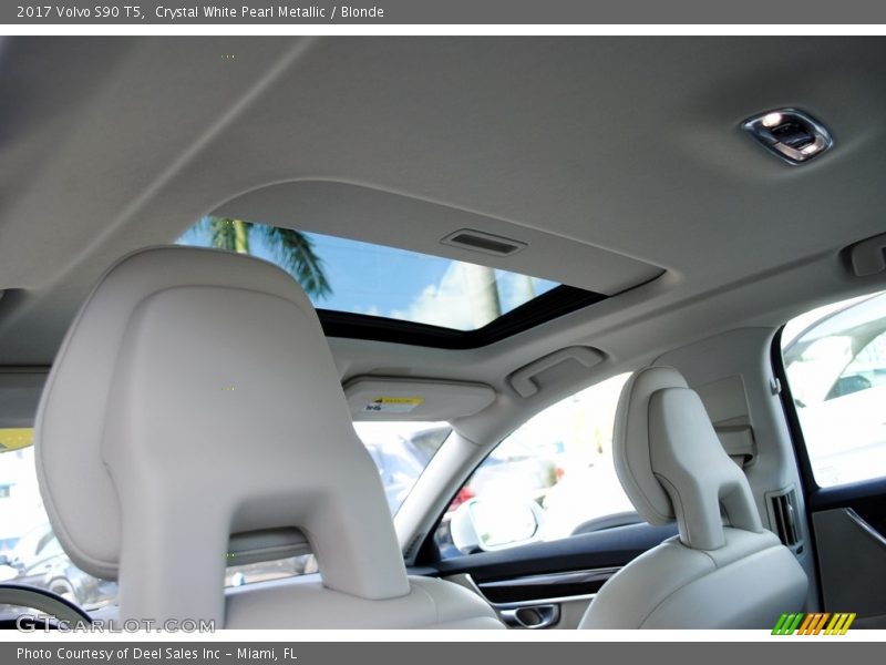 Sunroof of 2017 S90 T5