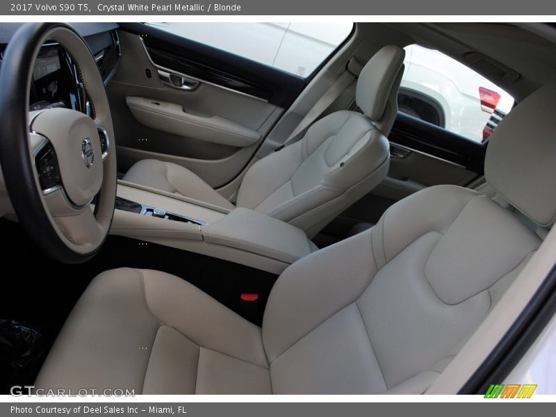 Front Seat of 2017 S90 T5