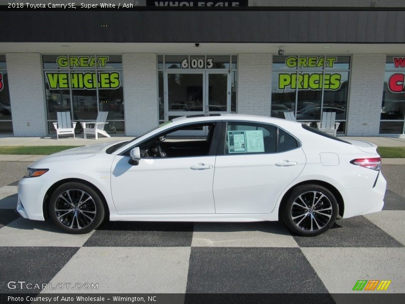 Super White / Ash 2018 Toyota Camry SE