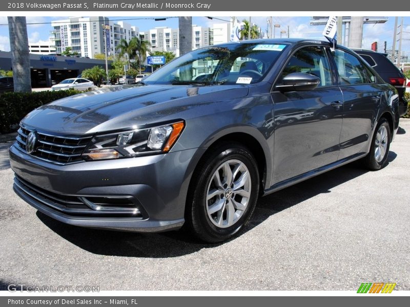 Platinum Gray Metallic / Moonrock Gray 2018 Volkswagen Passat S