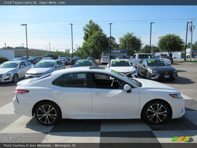 Super White / Ash 2018 Toyota Camry SE