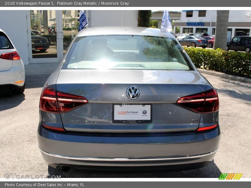 Platinum Gray Metallic / Moonrock Gray 2018 Volkswagen Passat S