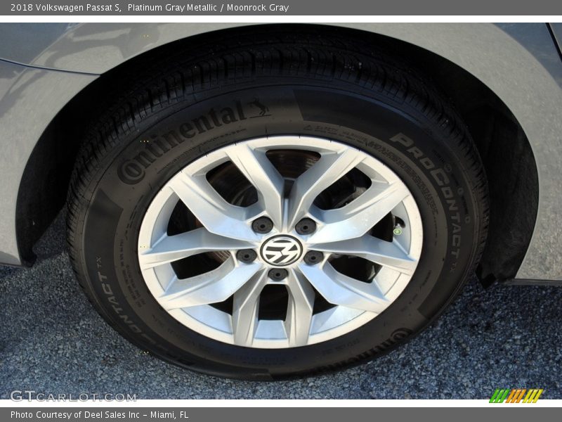 Platinum Gray Metallic / Moonrock Gray 2018 Volkswagen Passat S