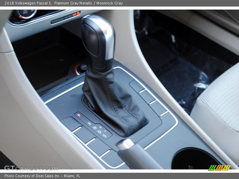 Platinum Gray Metallic / Moonrock Gray 2018 Volkswagen Passat S