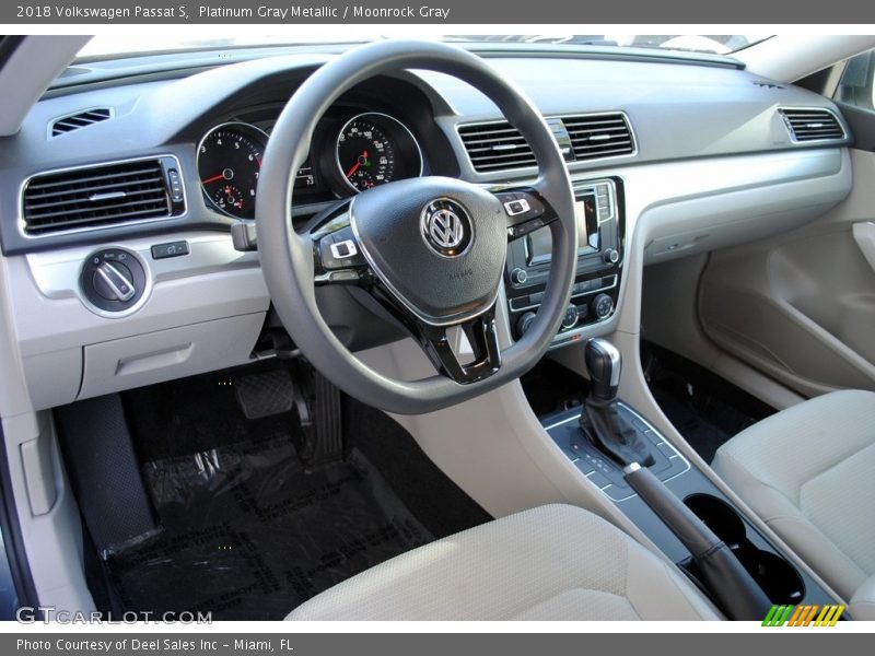 Platinum Gray Metallic / Moonrock Gray 2018 Volkswagen Passat S