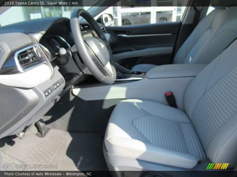 Super White / Ash 2018 Toyota Camry SE