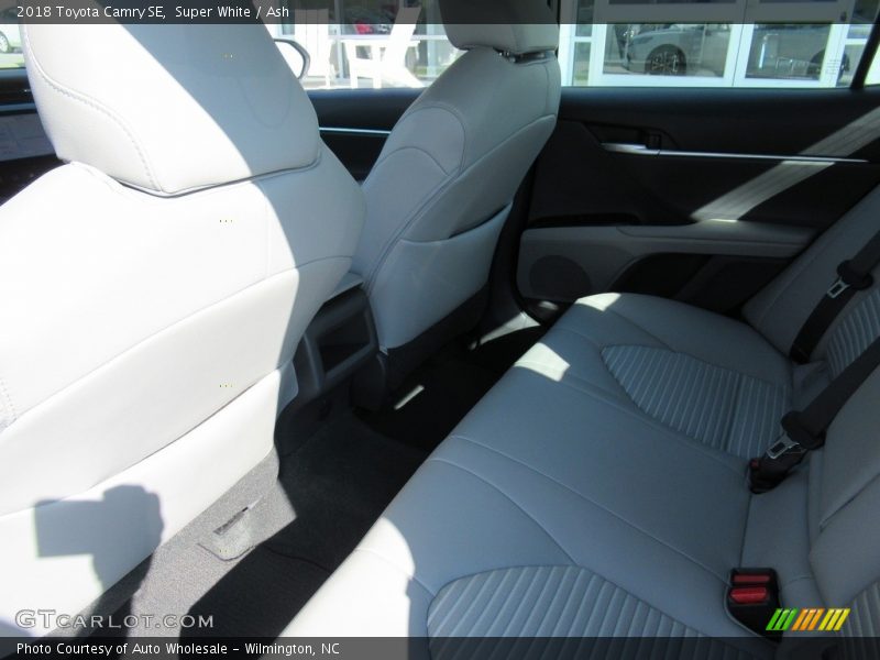 Super White / Ash 2018 Toyota Camry SE