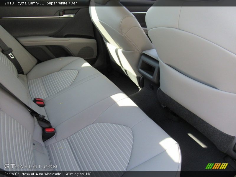 Super White / Ash 2018 Toyota Camry SE