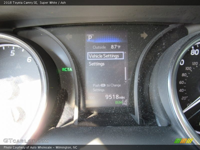 Super White / Ash 2018 Toyota Camry SE