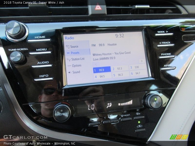 Super White / Ash 2018 Toyota Camry SE