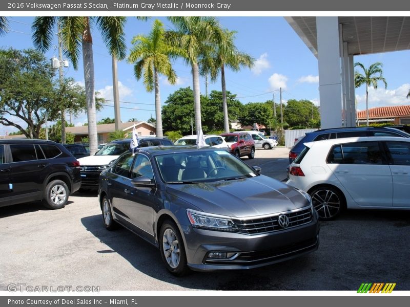Platinum Gray Metallic / Moonrock Gray 2016 Volkswagen Passat S Sedan