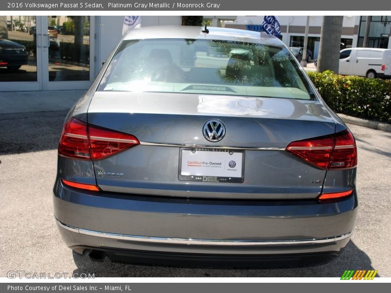 Platinum Gray Metallic / Moonrock Gray 2016 Volkswagen Passat S Sedan