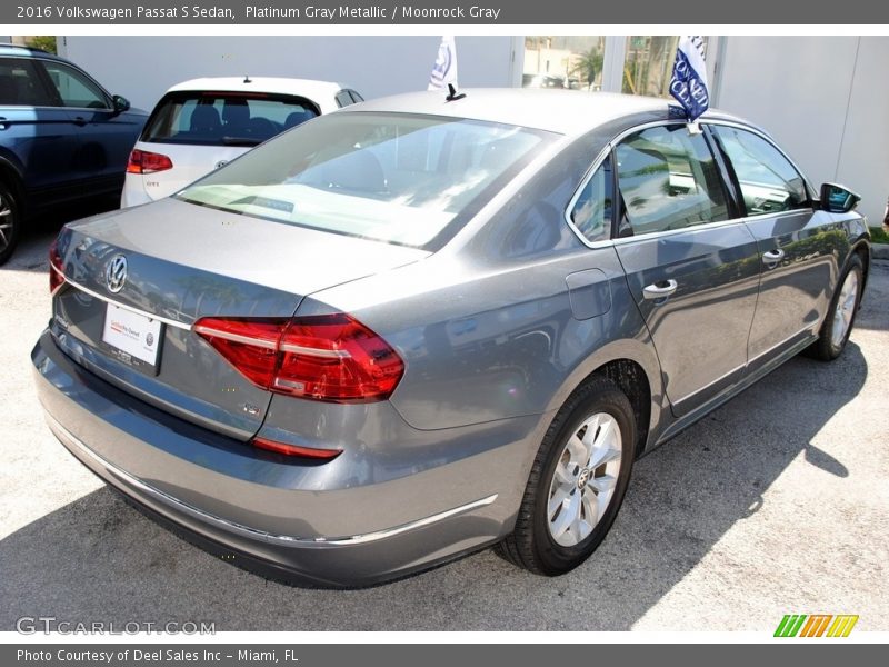 Platinum Gray Metallic / Moonrock Gray 2016 Volkswagen Passat S Sedan