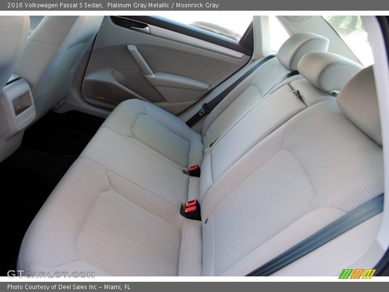 Platinum Gray Metallic / Moonrock Gray 2016 Volkswagen Passat S Sedan