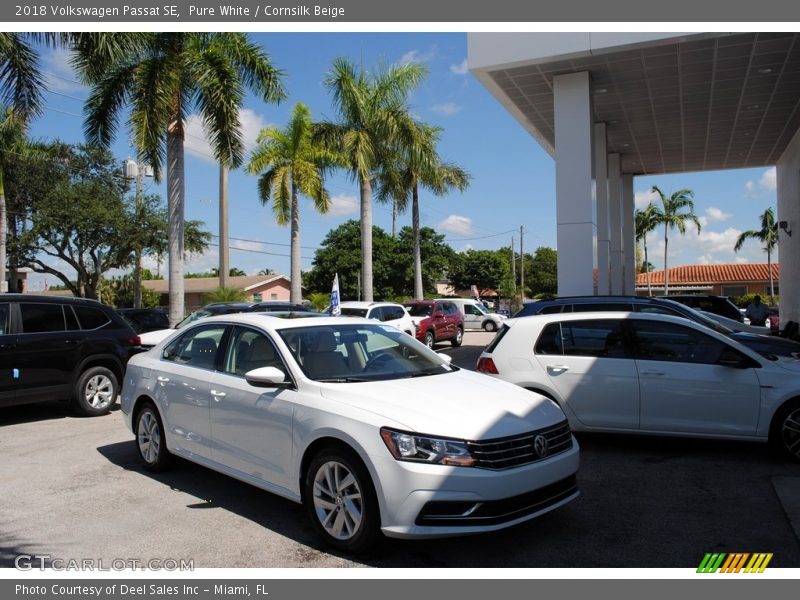 Pure White / Cornsilk Beige 2018 Volkswagen Passat SE