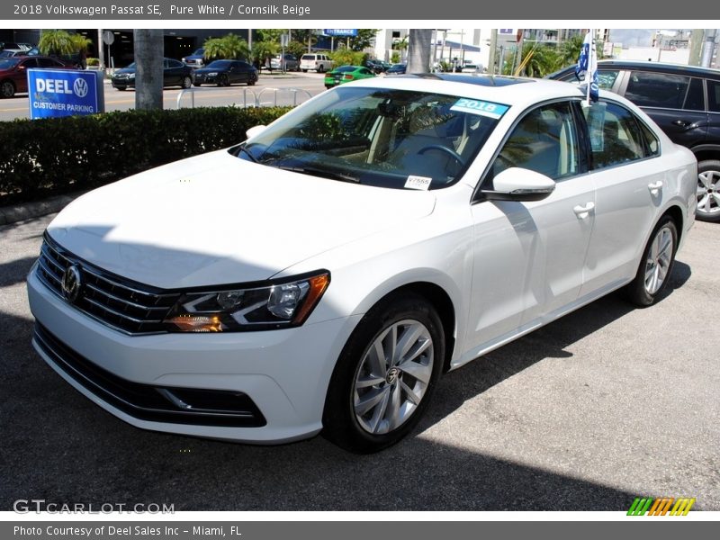 Pure White / Cornsilk Beige 2018 Volkswagen Passat SE