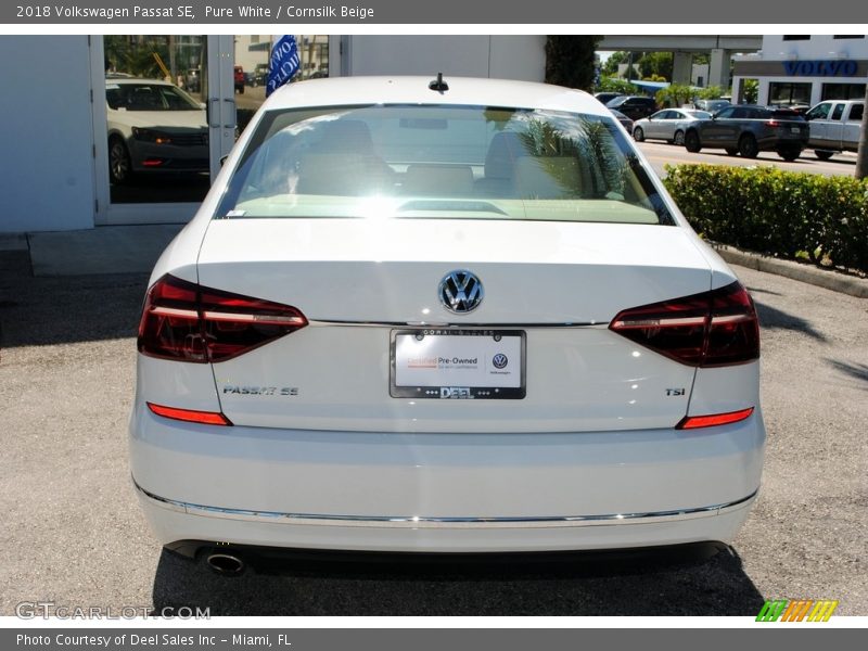 Pure White / Cornsilk Beige 2018 Volkswagen Passat SE