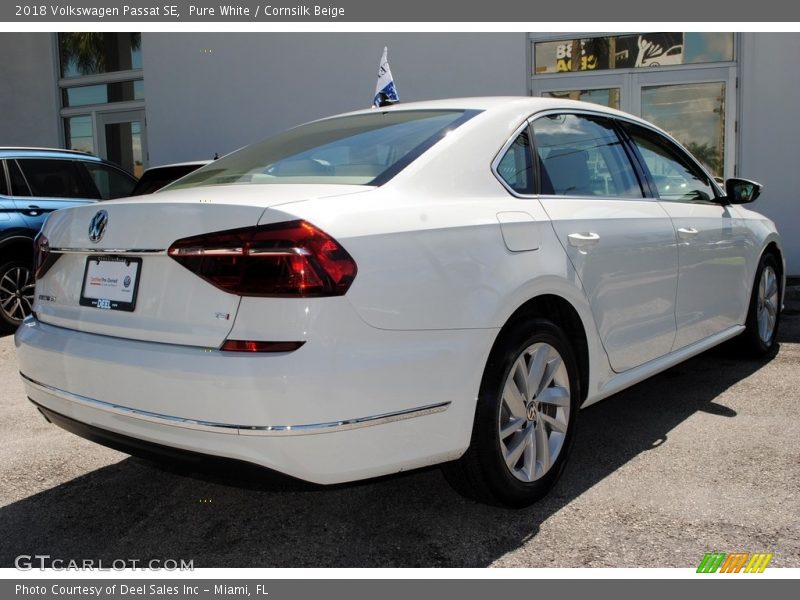 Pure White / Cornsilk Beige 2018 Volkswagen Passat SE