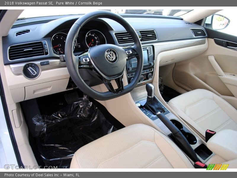 Pure White / Cornsilk Beige 2018 Volkswagen Passat SE