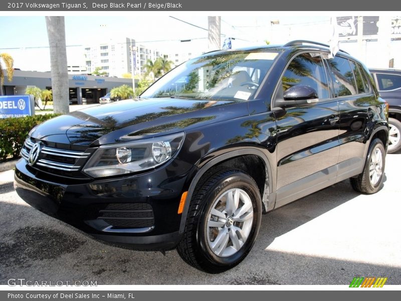 Deep Black Pearl / Beige/Black 2017 Volkswagen Tiguan S