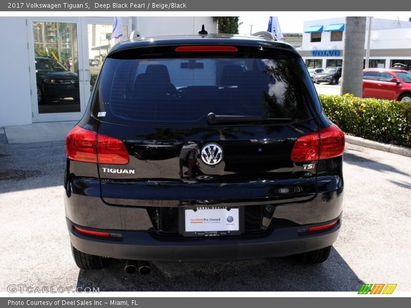 Deep Black Pearl / Beige/Black 2017 Volkswagen Tiguan S