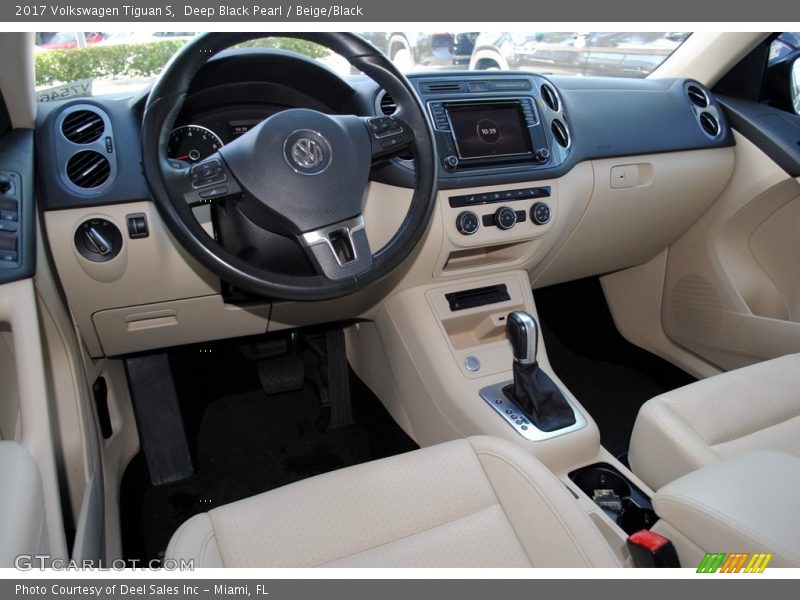 Deep Black Pearl / Beige/Black 2017 Volkswagen Tiguan S