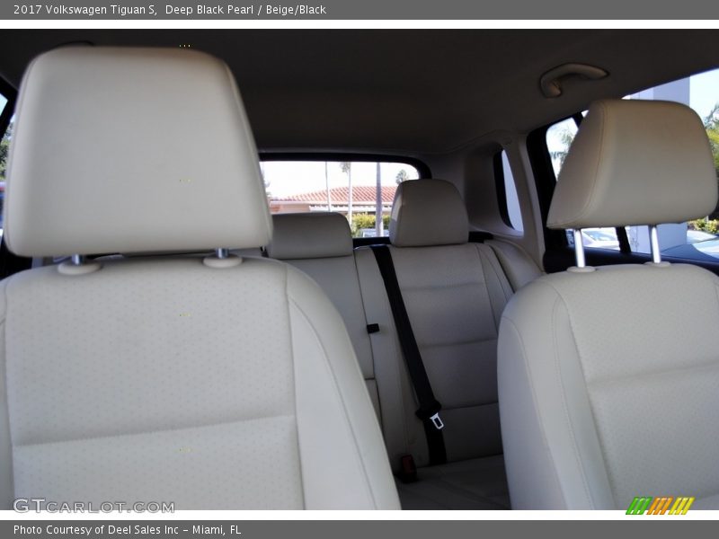 Deep Black Pearl / Beige/Black 2017 Volkswagen Tiguan S