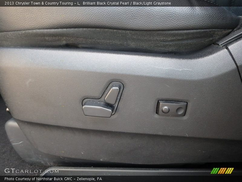 Brilliant Black Crystal Pearl / Black/Light Graystone 2013 Chrysler Town & Country Touring - L