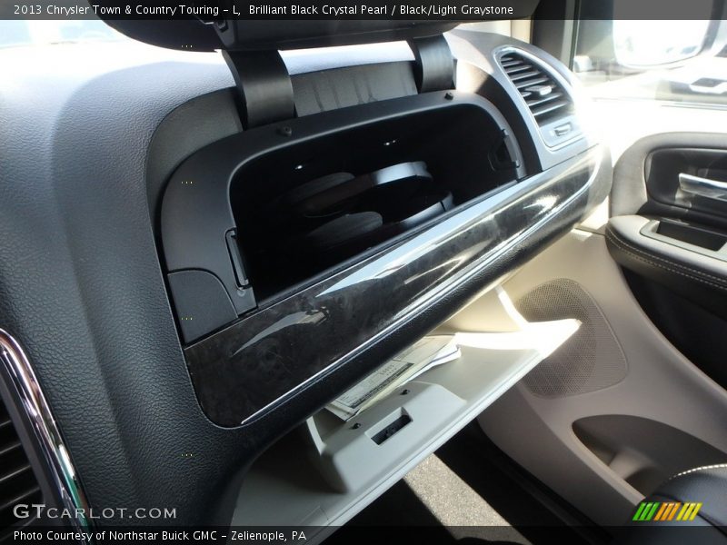 Brilliant Black Crystal Pearl / Black/Light Graystone 2013 Chrysler Town & Country Touring - L