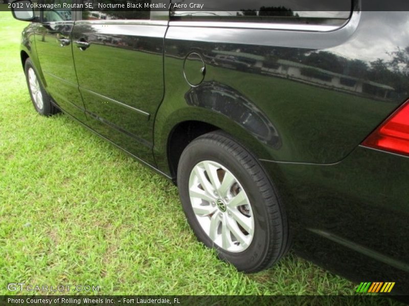 Nocturne Black Metallic / Aero Gray 2012 Volkswagen Routan SE