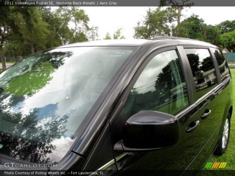 Nocturne Black Metallic / Aero Gray 2012 Volkswagen Routan SE