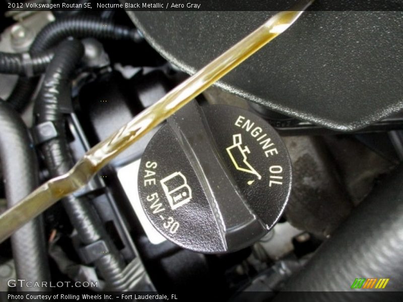 Nocturne Black Metallic / Aero Gray 2012 Volkswagen Routan SE