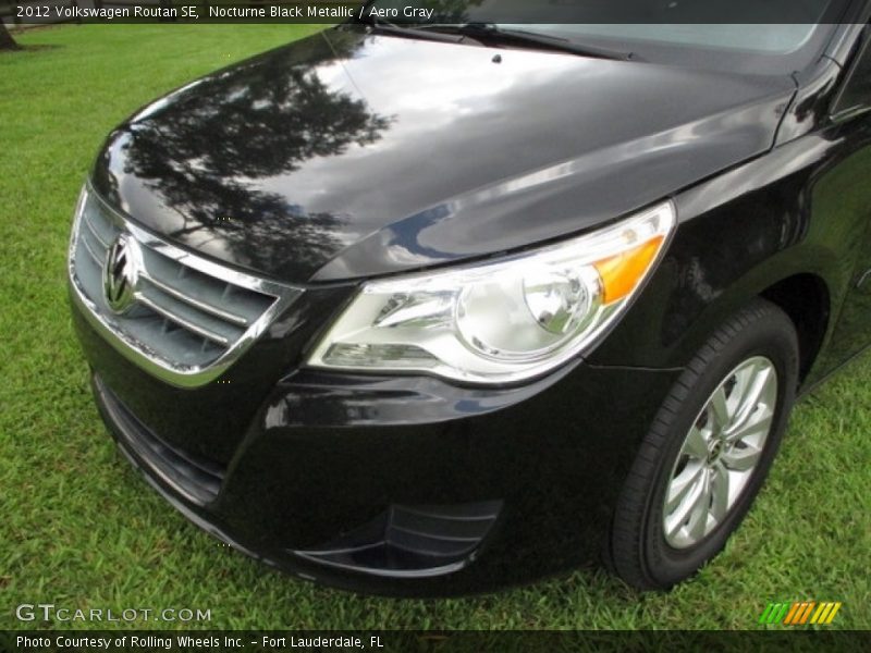 Nocturne Black Metallic / Aero Gray 2012 Volkswagen Routan SE