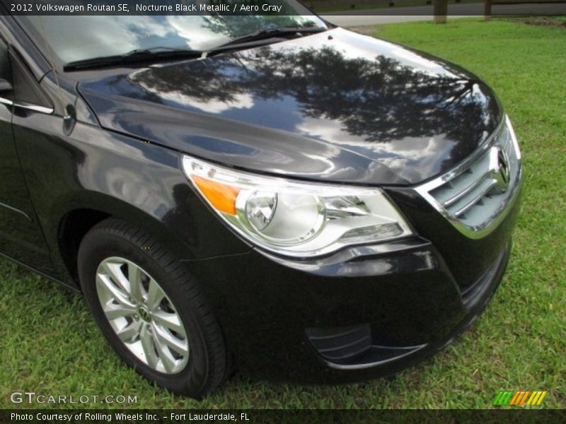 Nocturne Black Metallic / Aero Gray 2012 Volkswagen Routan SE