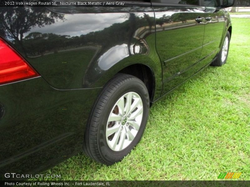 Nocturne Black Metallic / Aero Gray 2012 Volkswagen Routan SE