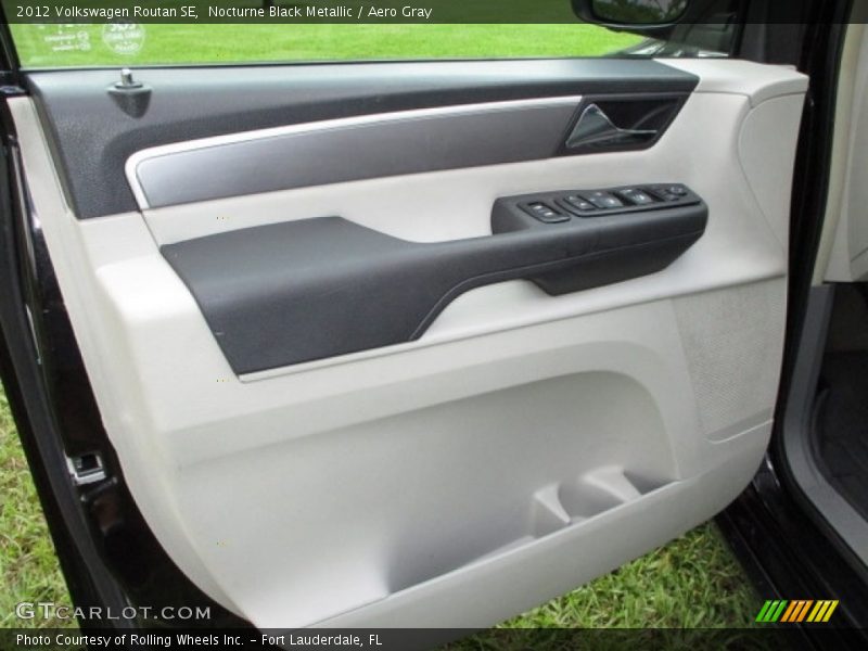 Nocturne Black Metallic / Aero Gray 2012 Volkswagen Routan SE