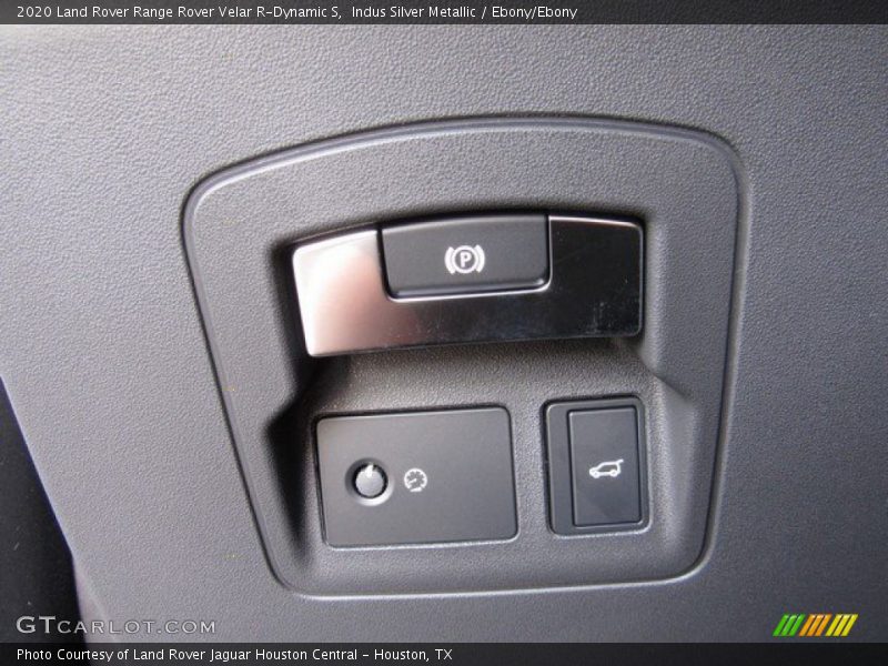 Controls of 2020 Range Rover Velar R-Dynamic S